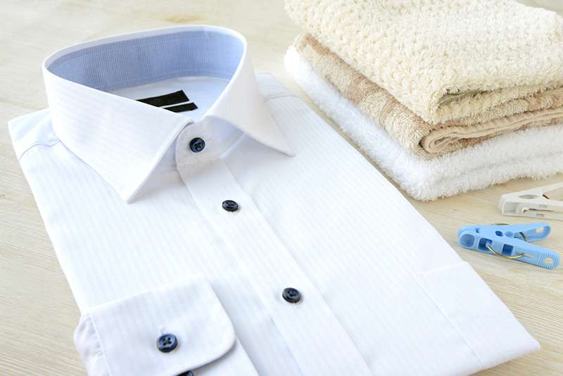 ユニフォームや白衣など様々な衣類を清潔に美しく仕上げます